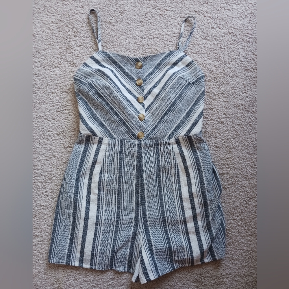 Fashion on Earth Ladies size Small romper